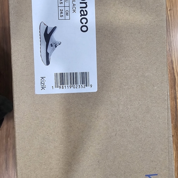 Kizik Monaco Women's Black and White Sneakers - Picture 2 of 8